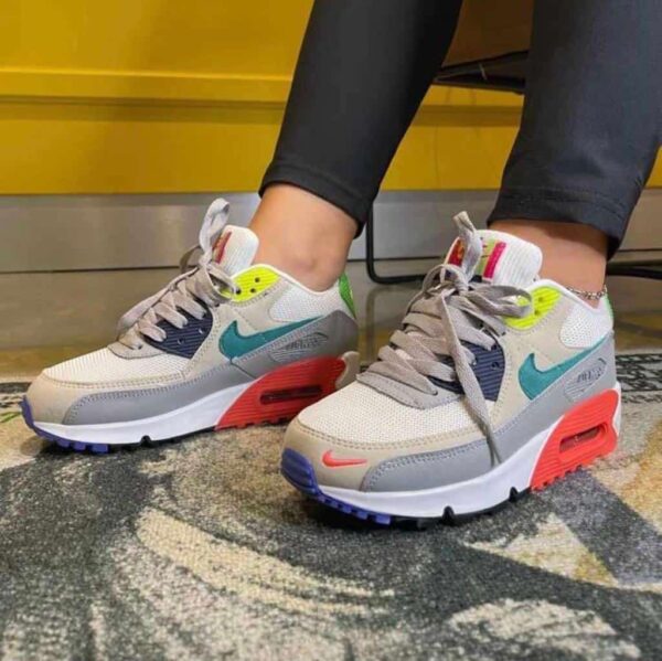 unisex trendy sneakers