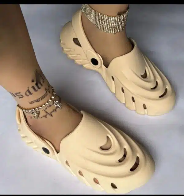 rocs unisex beach/summer rubber sneakers