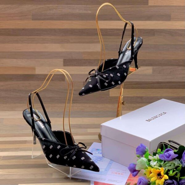 HEEL 3