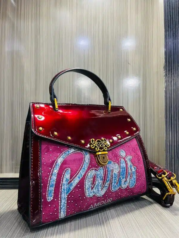 ladies medium sized handbag