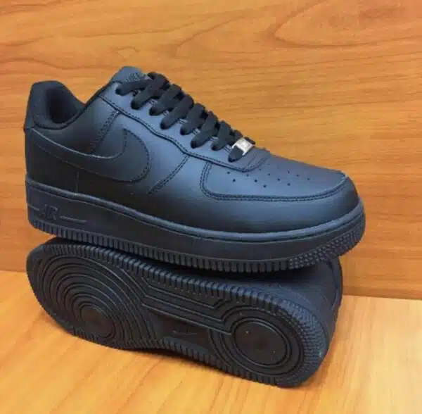 casual men black sneakers