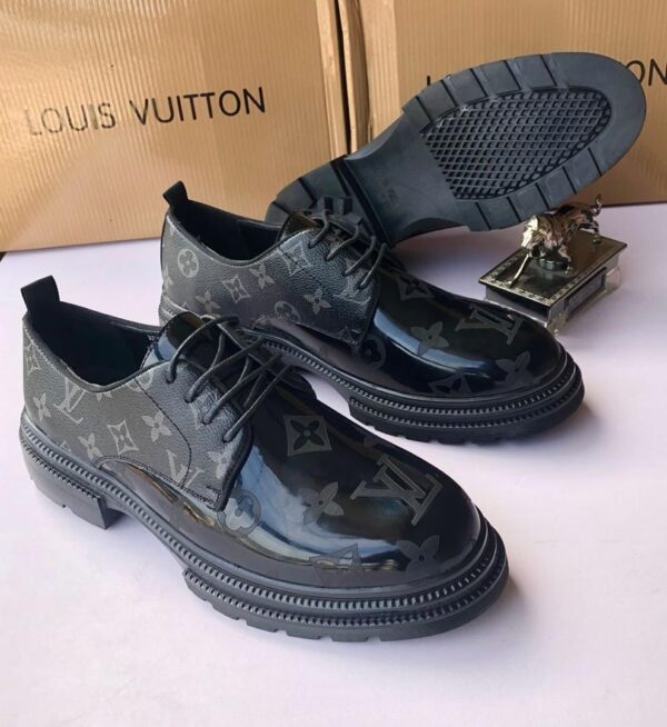 trendy men lace-up shoes