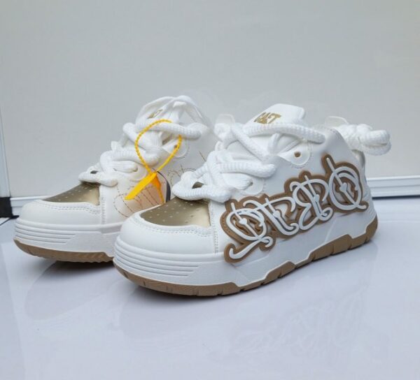 FASHION UNISEX SNEAKERS.
