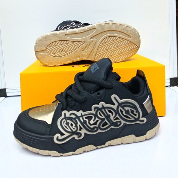 FASHION UNISEX SNEAKERS.