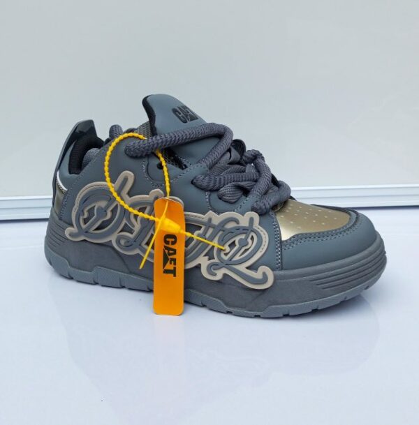 FASHION UNISEX SNEAKERS.