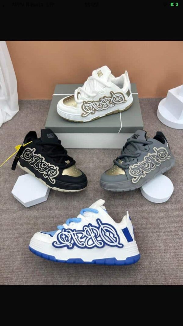 FASHION UNISEX SNEAKERS.