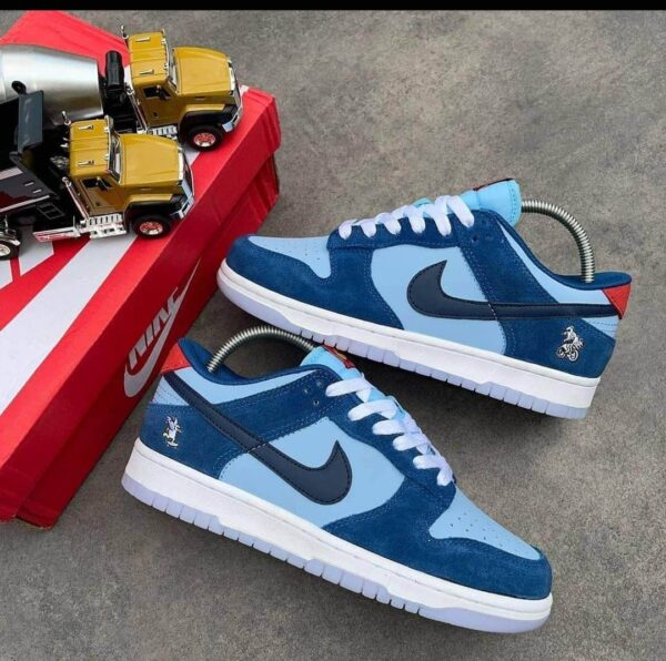 unisex low-cut sneakers