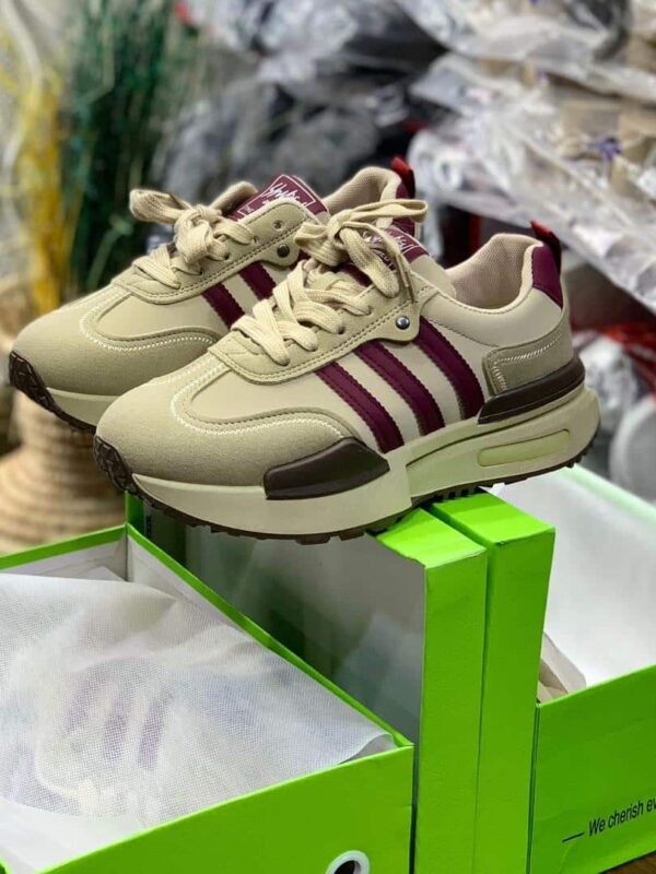 casual women's lace-up sneakers