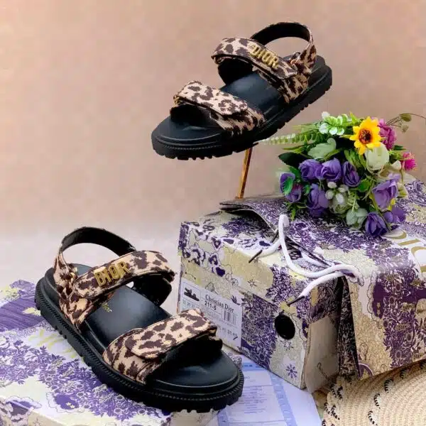 ladies stylish act leather sandal