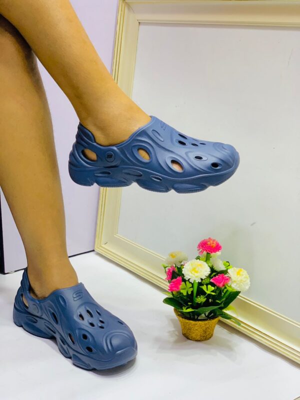 crocs classic for ladies