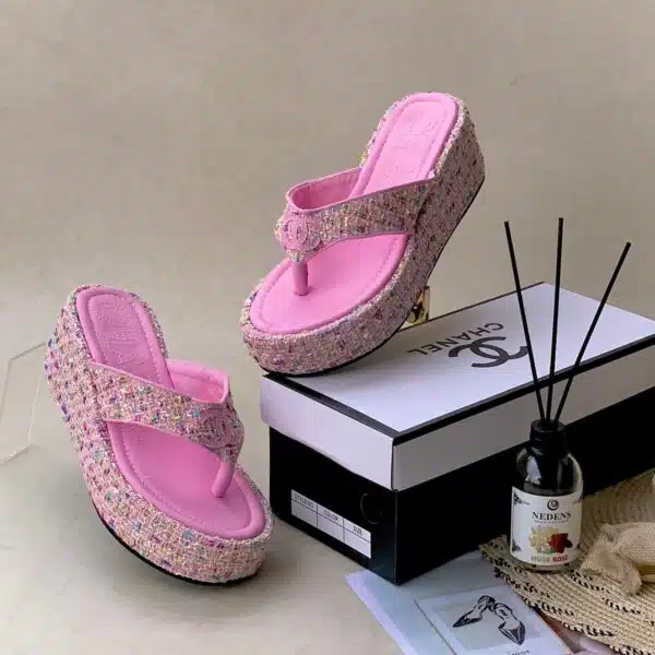 trendy wedge flip-flops fashion lady shoes