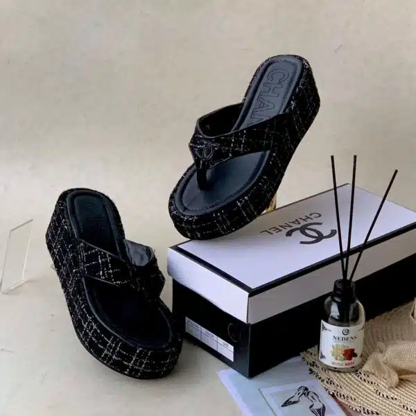 trendy wedge flip-flops fashion lady shoes