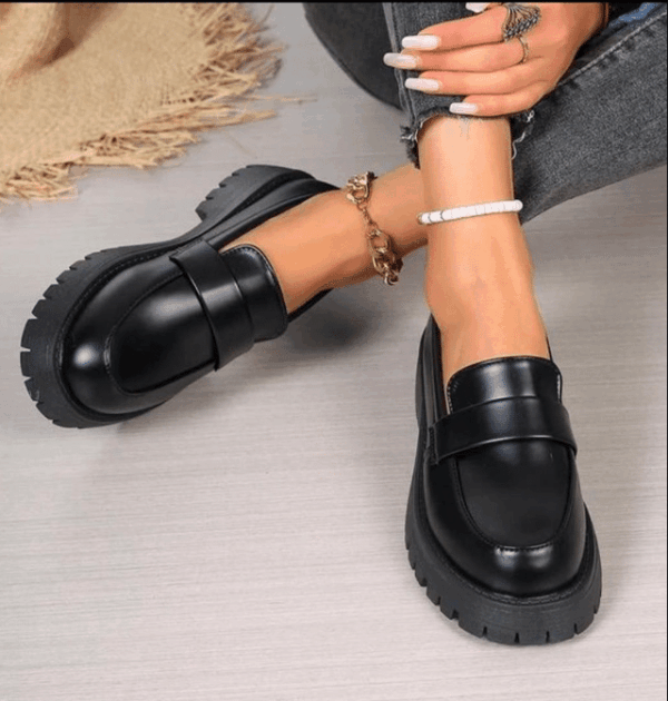 women’s solid chunky heel loafer