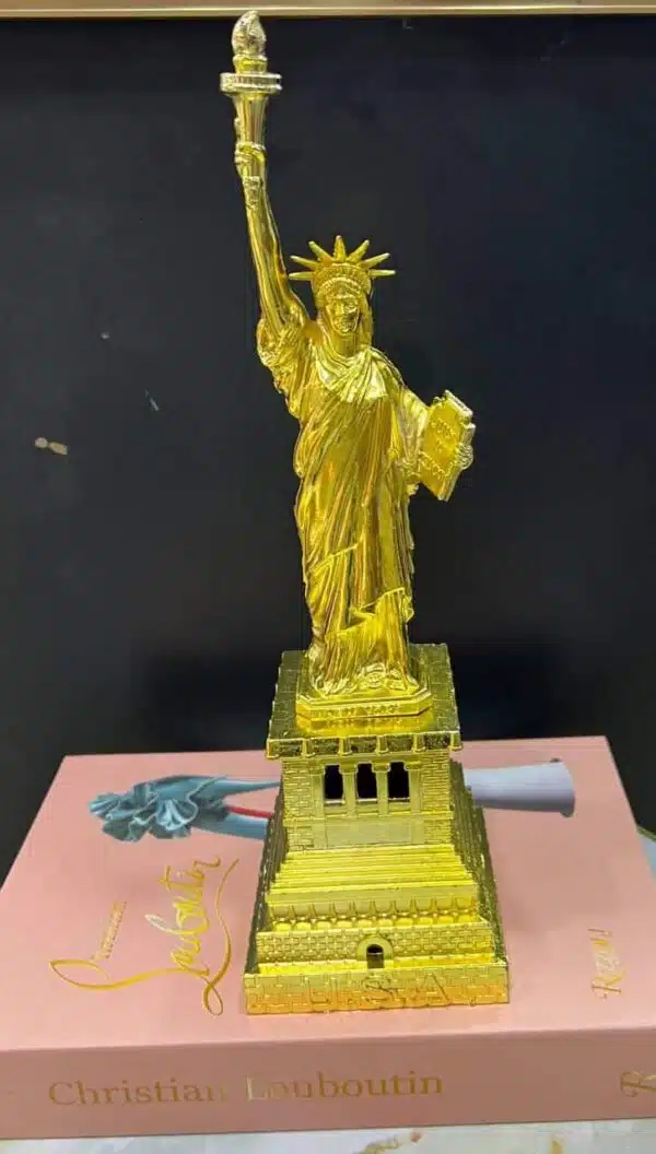 statue of liberty figurine