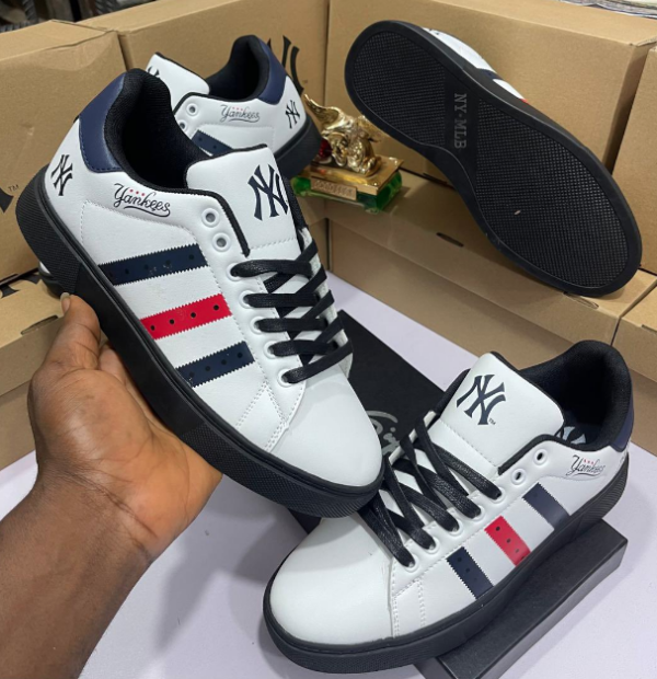 classic men low top sneakers