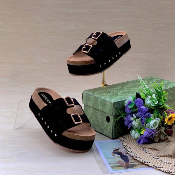 sandals with platform and buckle
