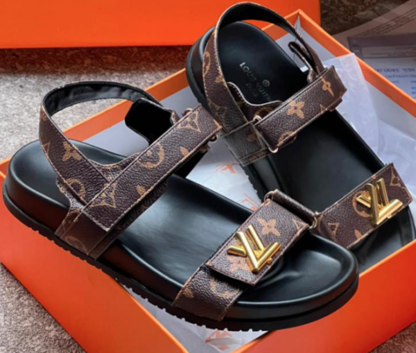 ladies comfortable flat sandals