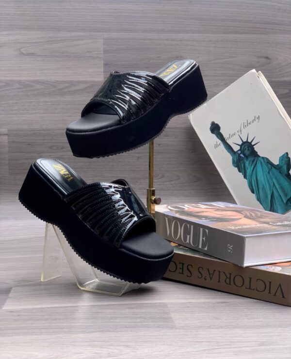 women stylish wedge slippers