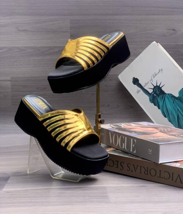 women stylish wedge slippers