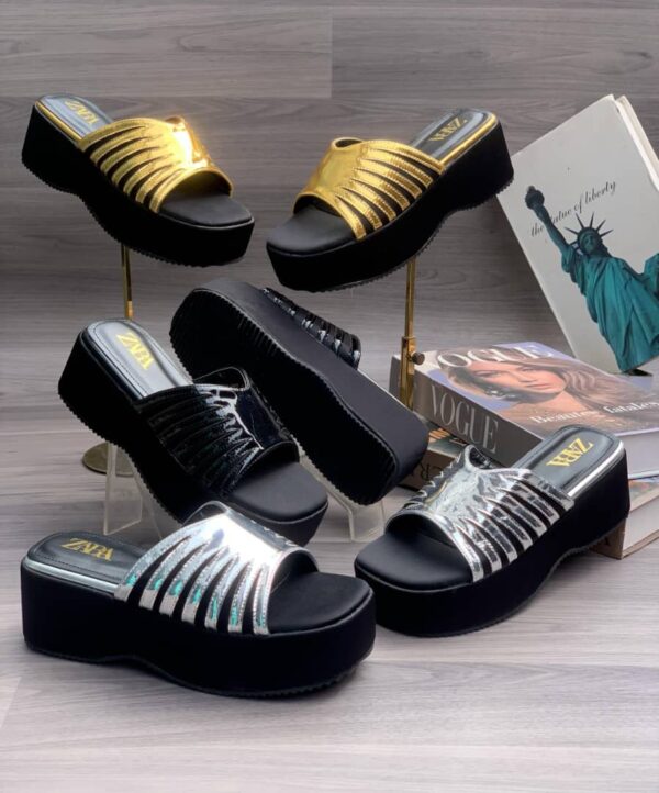 women stylish wedge slippers