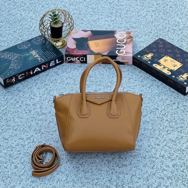 ladies designers leather handbag