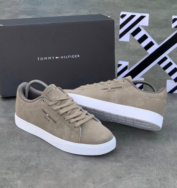 casual men low top sneakers
