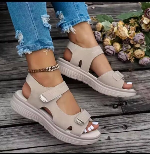 women's strappy sandals