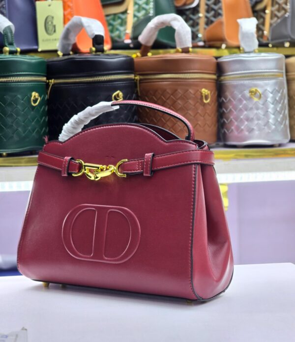 women classic leather handbags