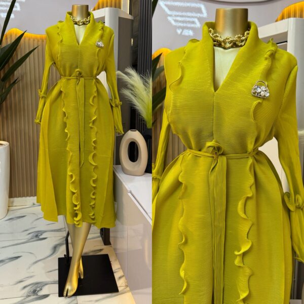 casual stretchy dress with ruffle detail