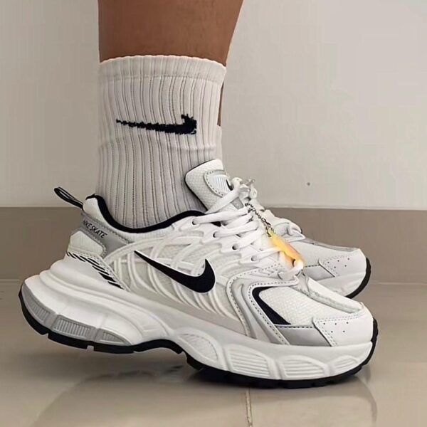 skate chunky sole sneakers