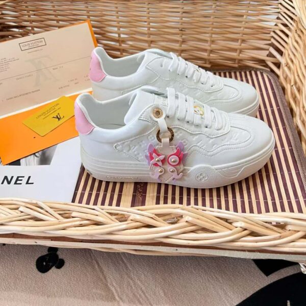 ladies groovy sneakers