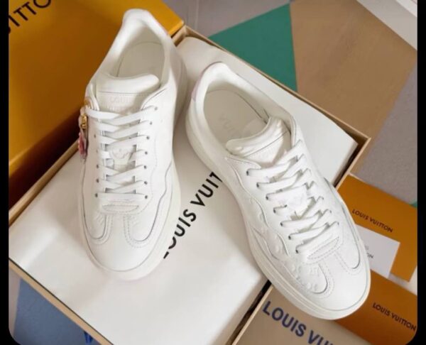 ladies groovy sneakers