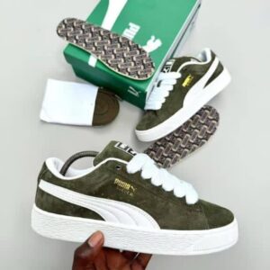 Marketplace & Online Shopping 132 sneaker