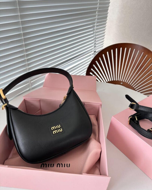 leather hobo armpit bag