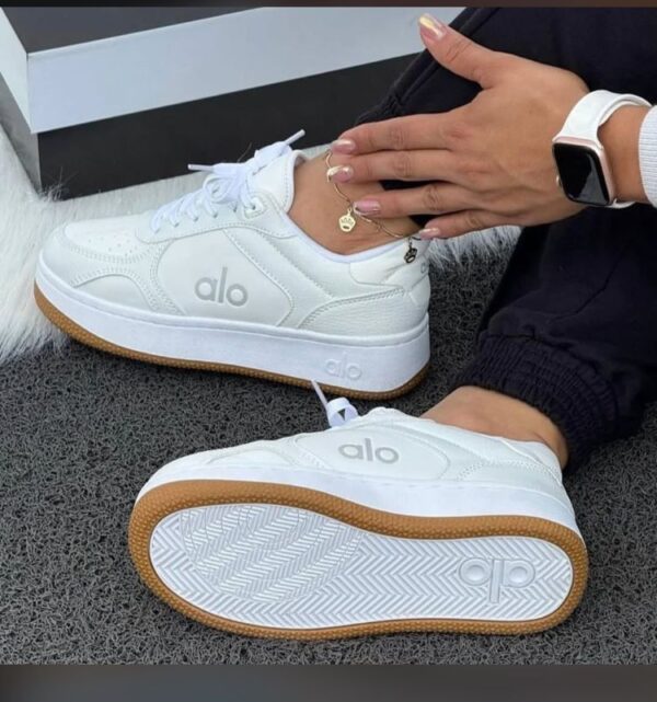 unisex casual lace-up sneakers