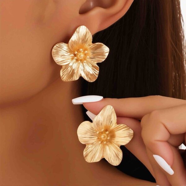 women gold flower earrings