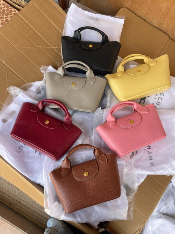 beautiful handbag for ladies