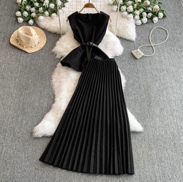 women sleeveless top and pleated skirts suit