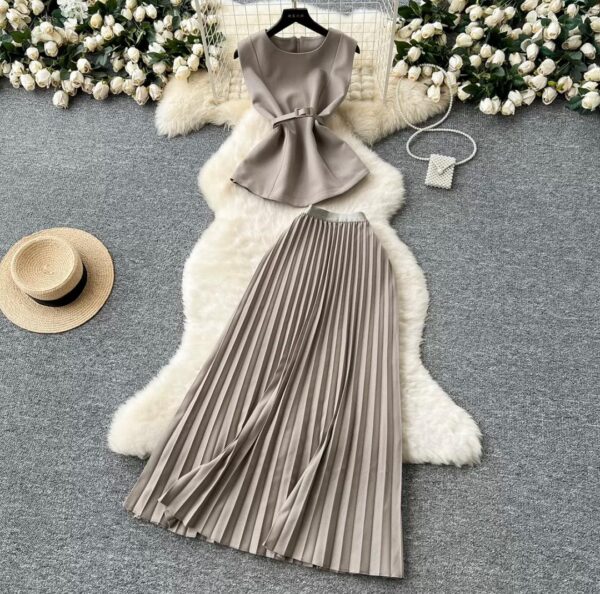 women sleeveless top and pleated skirts suit