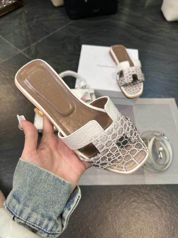 Luxe Croc-Pattern Casual Slides luxe croc-pattern casual slides