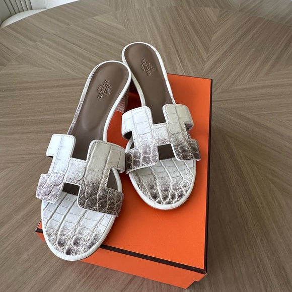 Luxe Croc-Pattern Casual Slides luxe croc-pattern casual slides